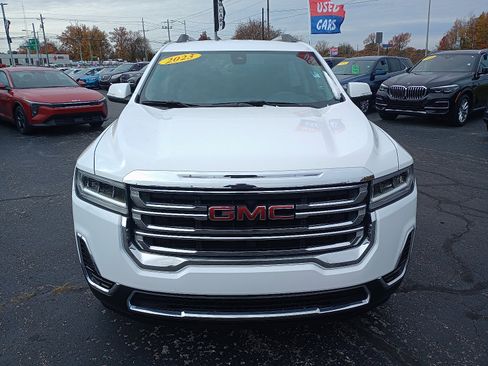 Used 2023 GMC Acadia SLE w/ Driver Convenience Package image 3