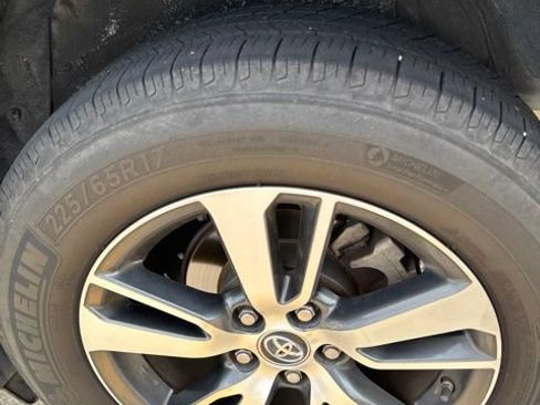 Used 2018 Toyota RAV4 XLE w/ Plus Extra Value Package FWD image 22