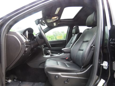 Used 2018 Jeep Grand Cherokee Limited AWD/4WD image 10