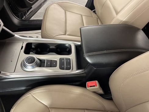 Used 2024 Ford Explorer XLT w/ Equipment Group 202A RWD image 29
