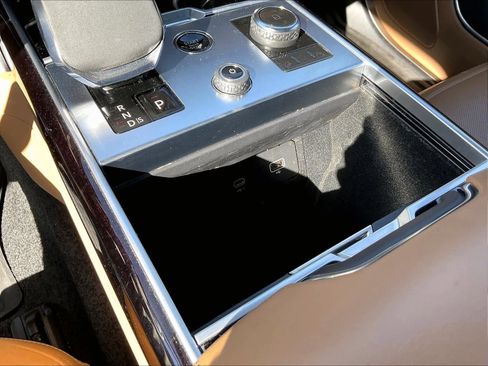 Used 2023 Land Rover Range Rover Long Wheelbase SE image 36