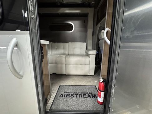 Used 2018 Mercedes-Benz Sprinter 3500 image 26