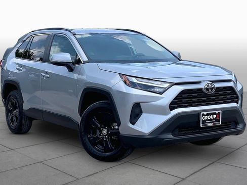 Used 2025 Toyota RAV4 XLE FWD image 3