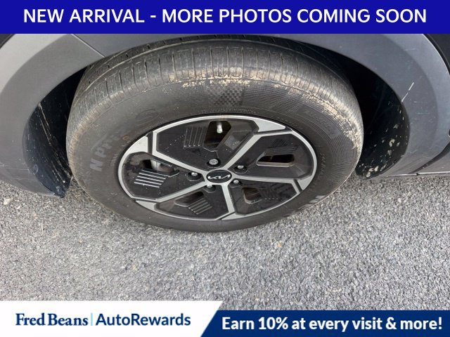 Used 2023 Kia Niro EX w/ EX Cold Weather Package FWD image 4