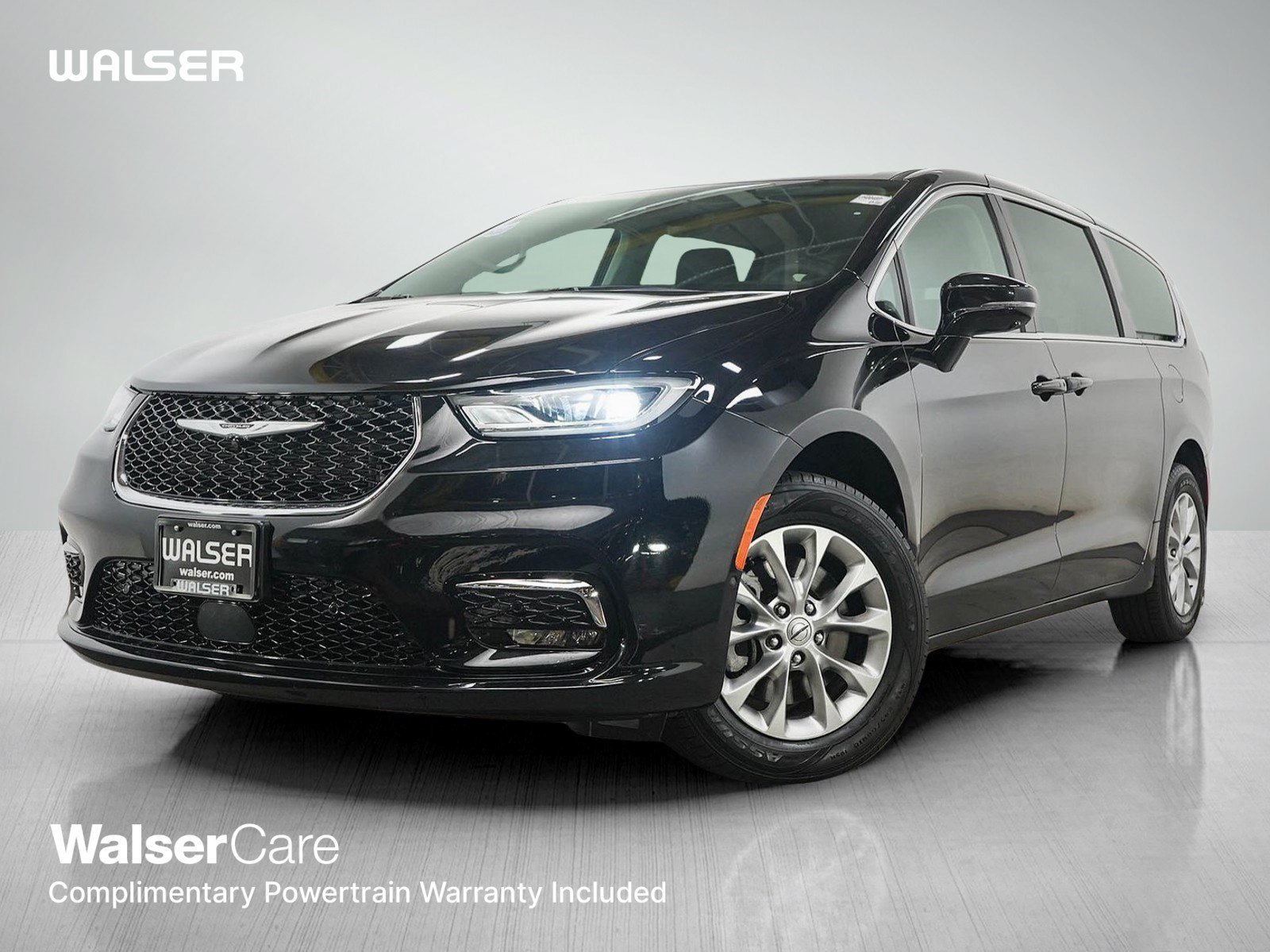 Used 2024 Chrysler Pacifica Touring-L AWD/4WD image 1