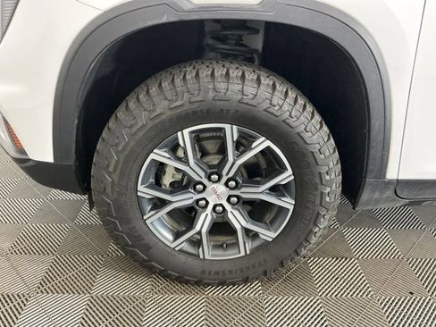Used 2025 GMC Acadia AT4 w/ Luxury Package AWD/4WD image 9