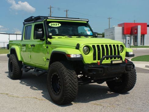 Used 2021 Jeep Gladiator Sport AWD/4WD image 2