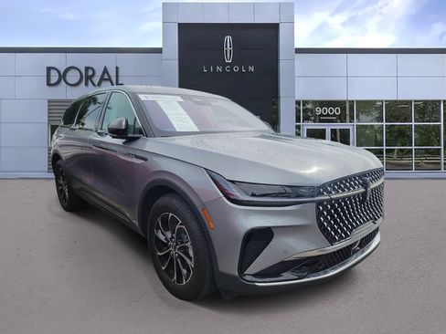 Certified 2025 Lincoln Nautilus Premier AWD/4WD image 1