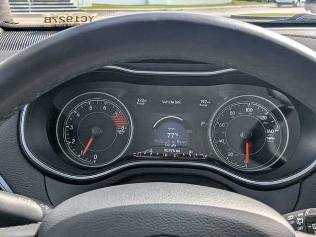 Used 2019 Jeep Cherokee Limited w/ Technology Group FWD image 32