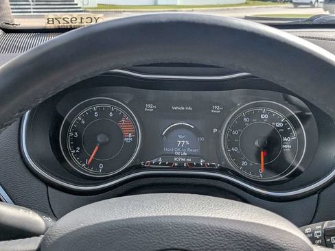 Used 2019 Jeep Cherokee Limited w/ Technology Group FWD image 32