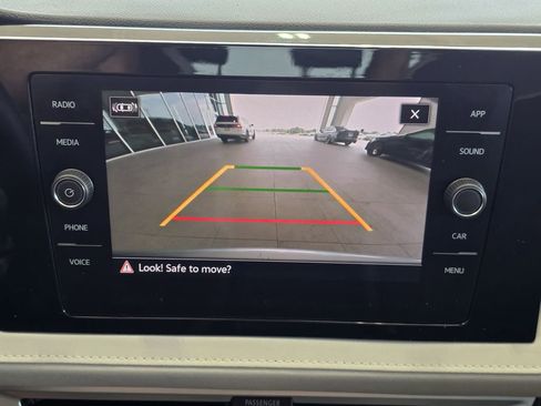 Used 2025 Volkswagen Taos SE FWD image 13