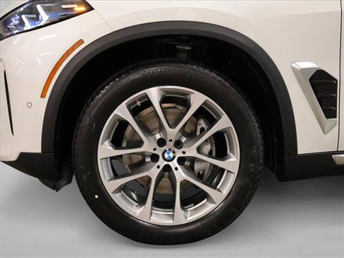 New 2026 BMW X5 xDrive40i AWD/4WD image 9