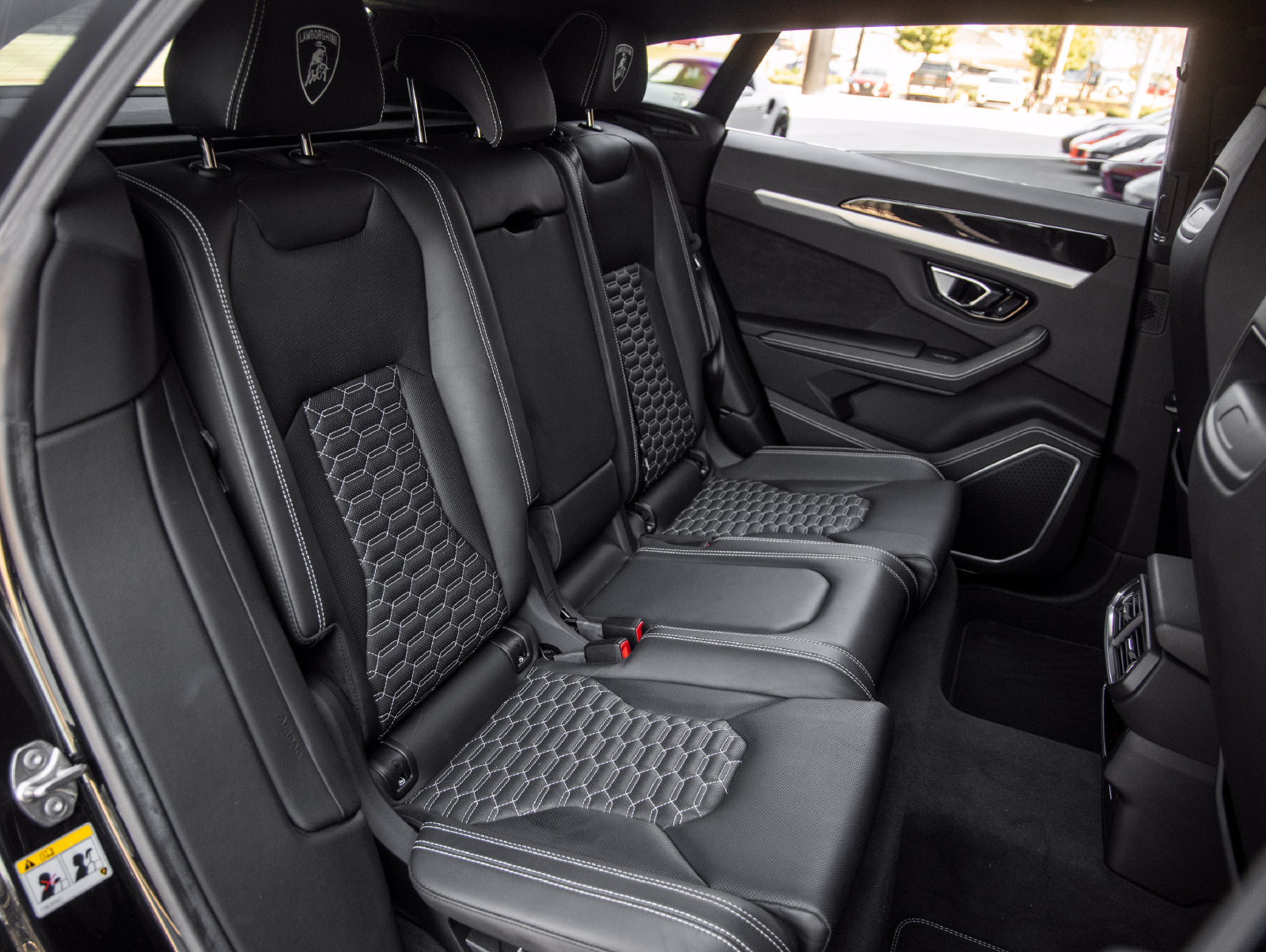 Used 2021 Lamborghini Urus AWD/4WD image 45