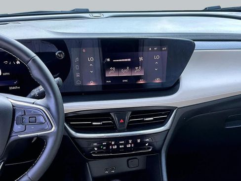 Used 2024 Buick Encore GX Avenir w/ Avenir Technology Package FWD image 7