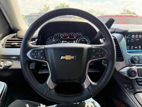 Used 2018 Chevrolet Suburban Premier RWD image 28