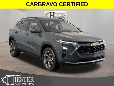 Certified 2025 Chevrolet Trax LT FWD image 1