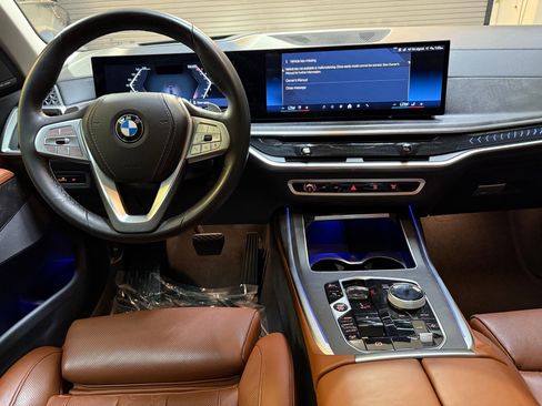 Used 2024 BMW X7 xDrive40i image 4