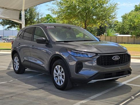 Used 2024 Ford Escape Active AWD/4WD image 3
