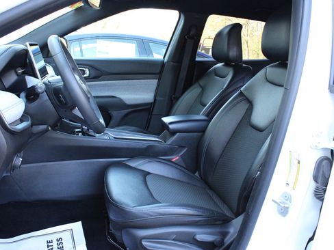 Used 2024 Jeep Compass Latitude AWD/4WD image 13