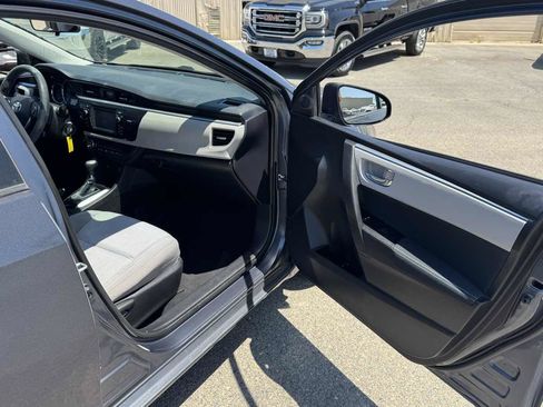 Used 2015 Toyota Corolla LE FWD image 14