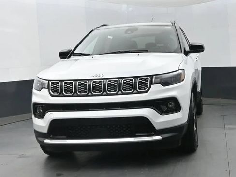 Used 2025 Jeep Compass Limited AWD/4WD image 3