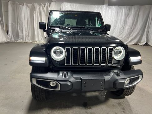 Used 2025 Jeep Wrangler Unlimited Sahara AWD/4WD image 2