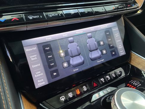Used 2022 Jeep Grand Wagoneer Series III w/ Rear Seat Video Group 1 AWD/4WD image 45