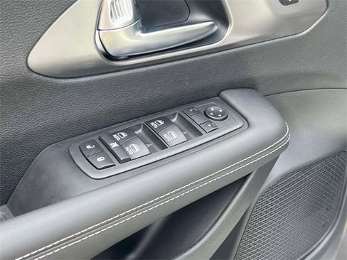 New 2026 Chrysler Pacifica Select image 28