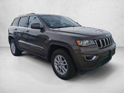 Used 2018 Jeep Grand Cherokee Laredo AWD/4WD image 3