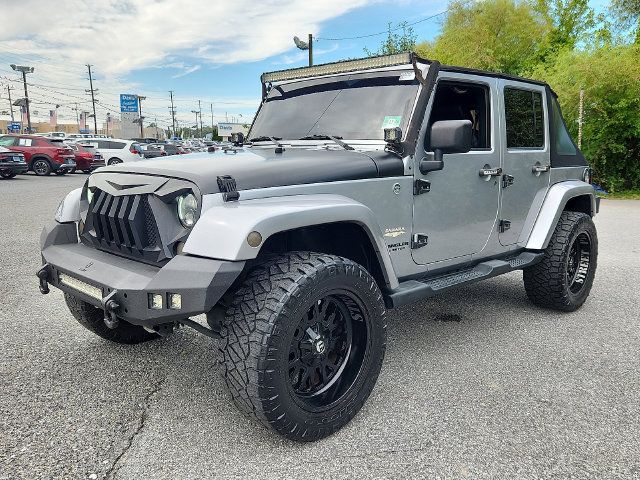 Used 2014 Jeep Wrangler Unlimited Sahara w/ Connectivity Group AWD/4WD image 3