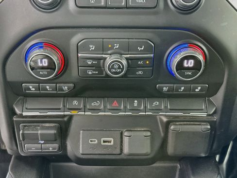 Used 2019 Chevrolet Silverado 1500 LTZ w/ LTZ Convenience Package AWD/4WD image 16
