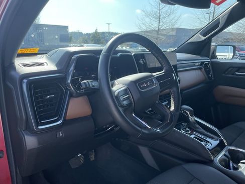 Used 2024 GMC Canyon AT4 w/ Technology Package image 10