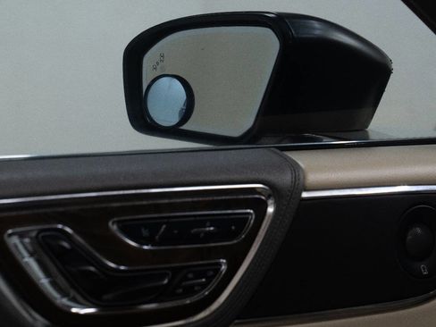 Used 2019 Lincoln Continental Reserve image 11