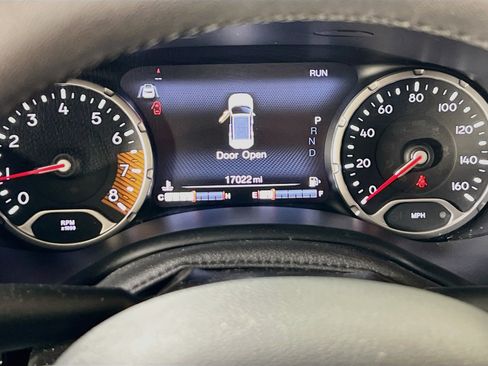 Used 2022 Jeep Renegade Latitude AWD/4WD image 12