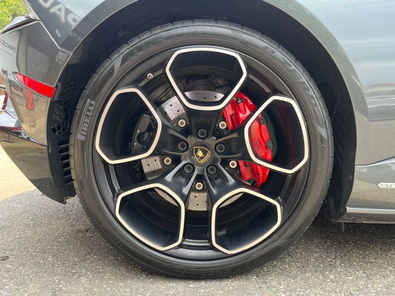 Used 2020 Lamborghini Huracan EVO AWD/4WD image 34