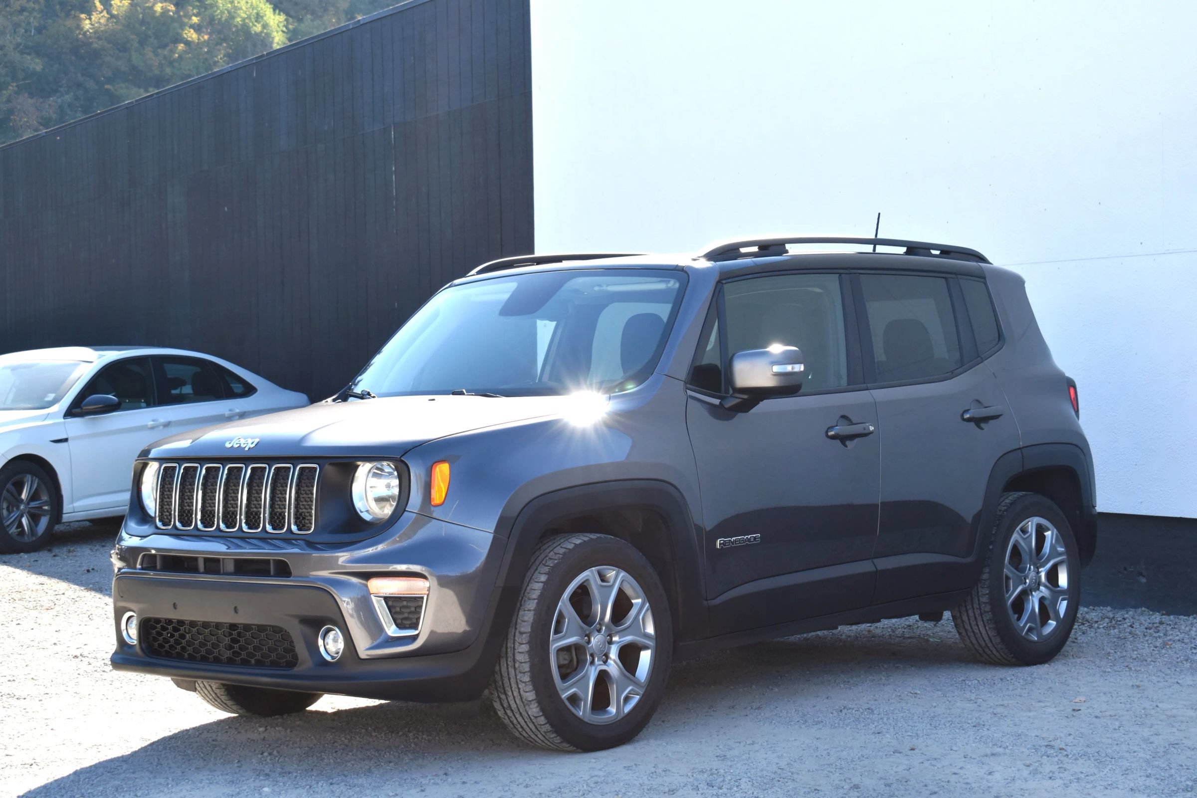 Used 2020 Jeep Renegade Limited w/ UConnect 8.4 Nav Group FWD image 8