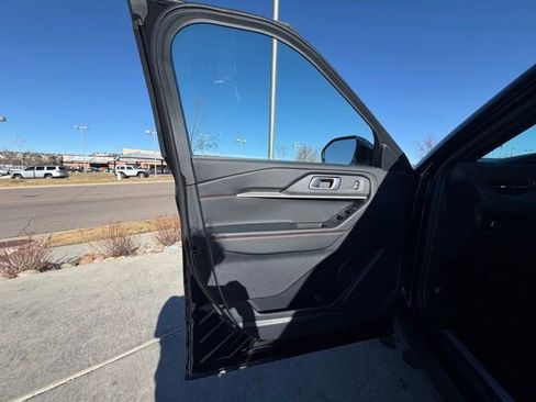 Used 2025 Ford Explorer ST-Line w/ ST-Line Street Pack image 9