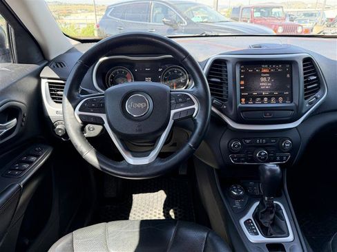 Used 2016 Jeep Cherokee Trailhawk w/ Comfort/Convenience Group AWD/4WD image 9