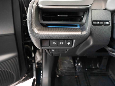 Used 2024 Toyota Prius XLE FWD image 11