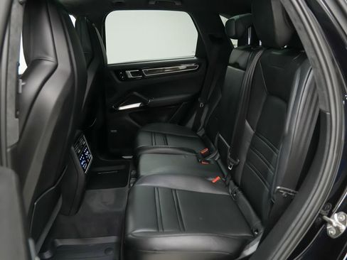 Used 2020 Porsche Cayenne Turbo AWD/4WD image 18