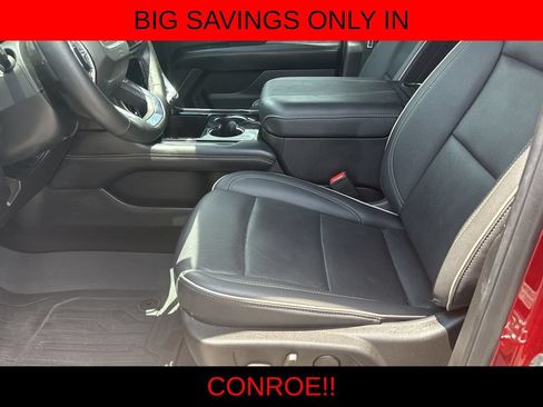 Used 2025 GMC Yukon Elevation w/ Elevation Premium Package AWD/4WD image 12