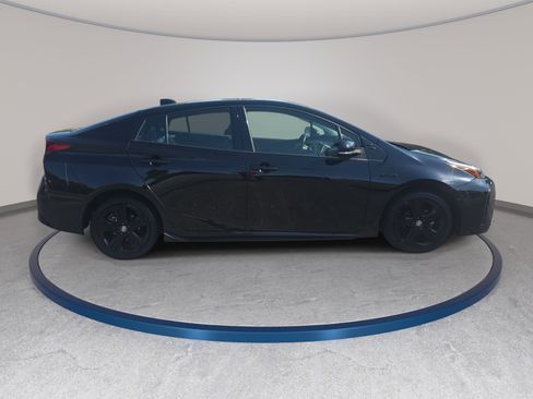 Used 2022 Toyota Prius FWD image 4