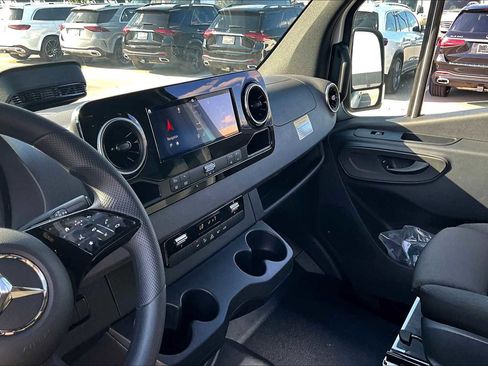 Used 2025 Mercedes-Benz Sprinter 2500 image 8