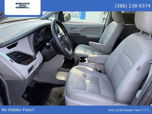 Used 2017 Toyota Sienna XLE Premium FWD image 22
