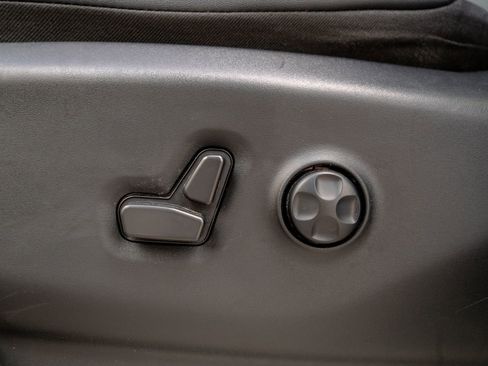 Used 2024 Chrysler Pacifica Touring-L FWD image 21