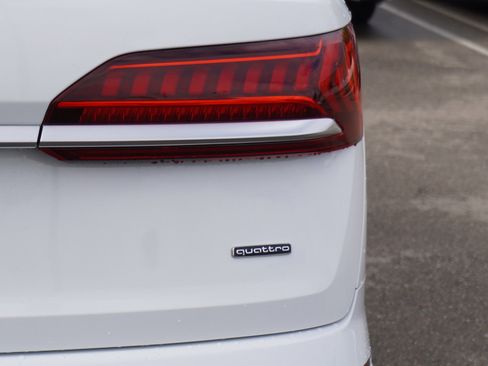 Used 2022 Audi Q7 3.0T Prestige image 11