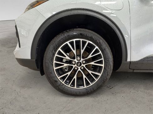 New 2025 Ford Escape SE w/ Class II Trailer Tow Package image 14