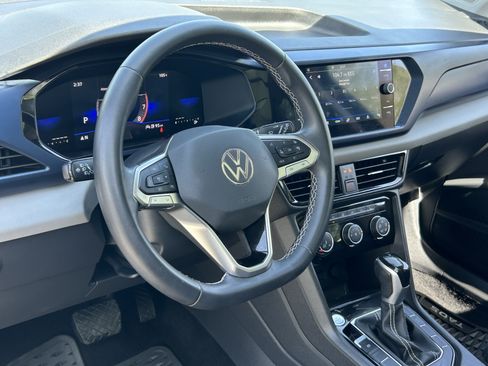 Certified 2023 Volkswagen Taos SE w/ Panoramic Sunroof Package FWD image 27