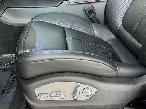 Certified 2026 Porsche Macan AWD/4WD image 12