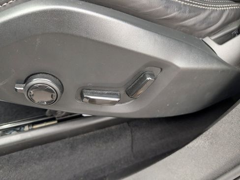 Used 2023 Volvo XC90 T8 Ultimate image 17